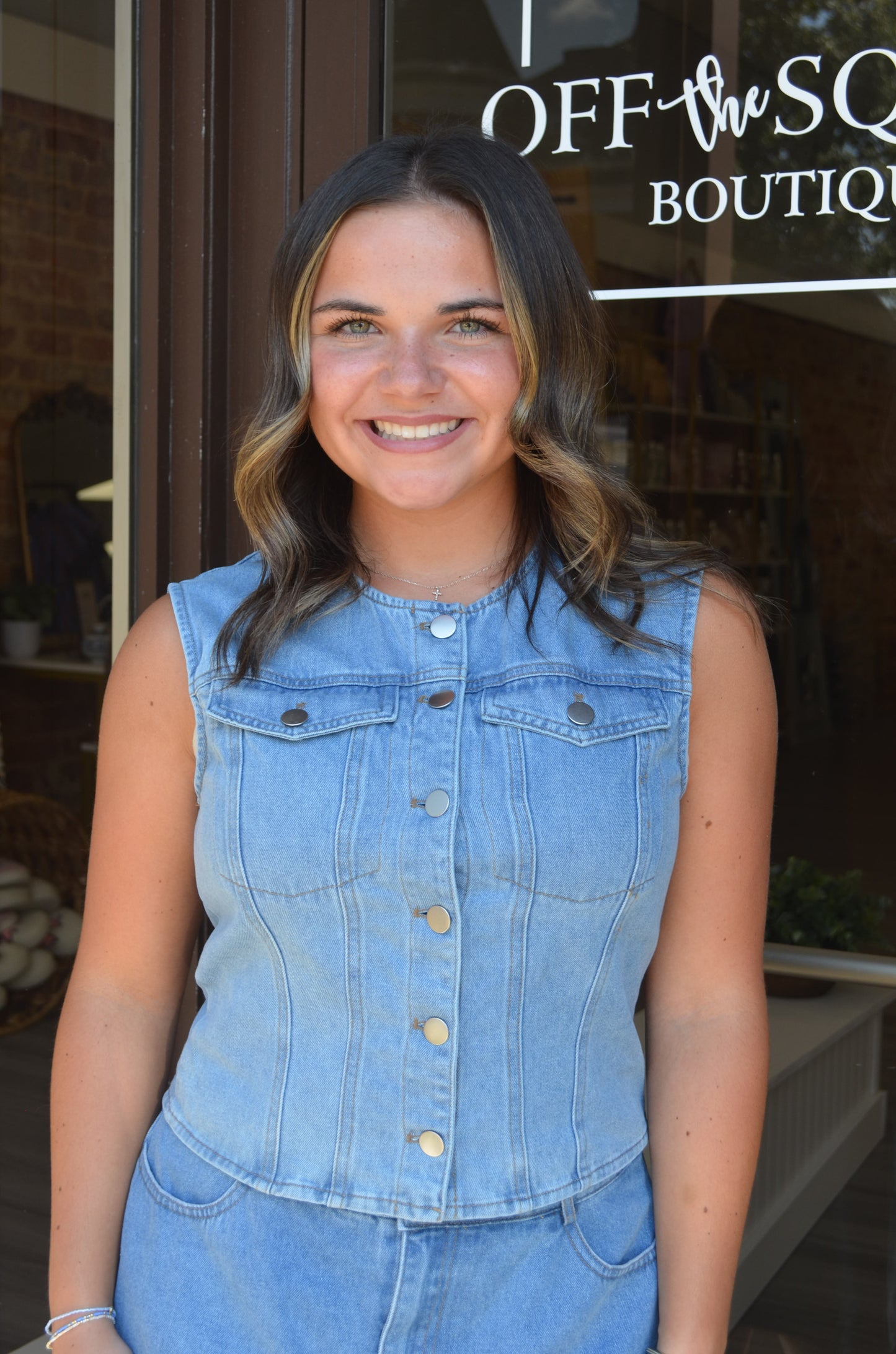 Round Neck Sleeveless Button Denim Top
