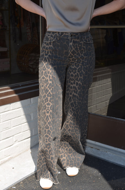 Vervet HR Extreme Wide Leopard Jeans