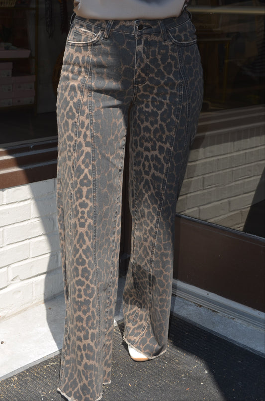 Vervet HR Extreme Wide Leopard Jeans