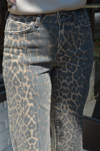 Vervet HR Extreme Wide Leopard Jeans