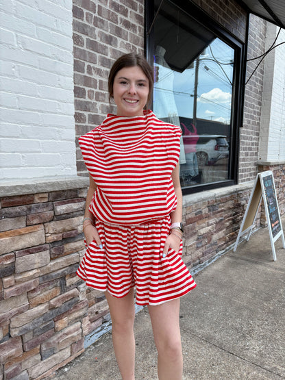 Elastic Waistband Pleated Shorts